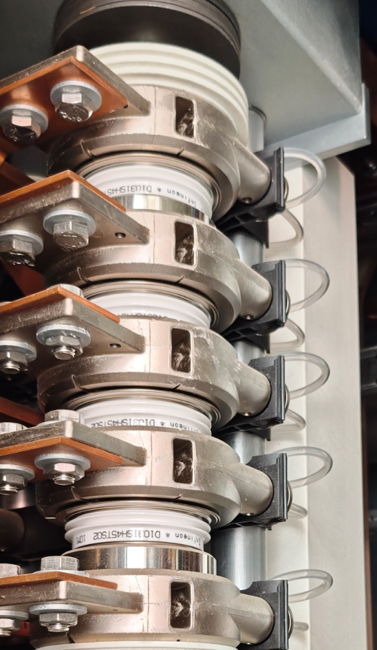ABB PCS6000 Medium voltage wind turbine converter.png