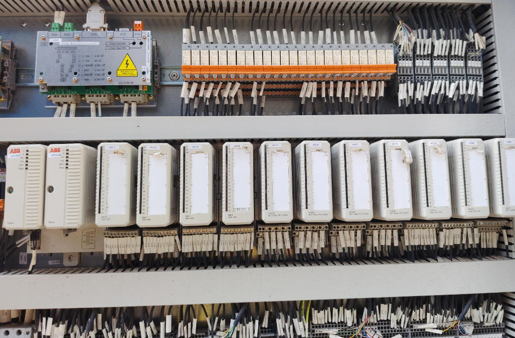 ABB PCS6000 Medium voltage wind turbine converter.png
